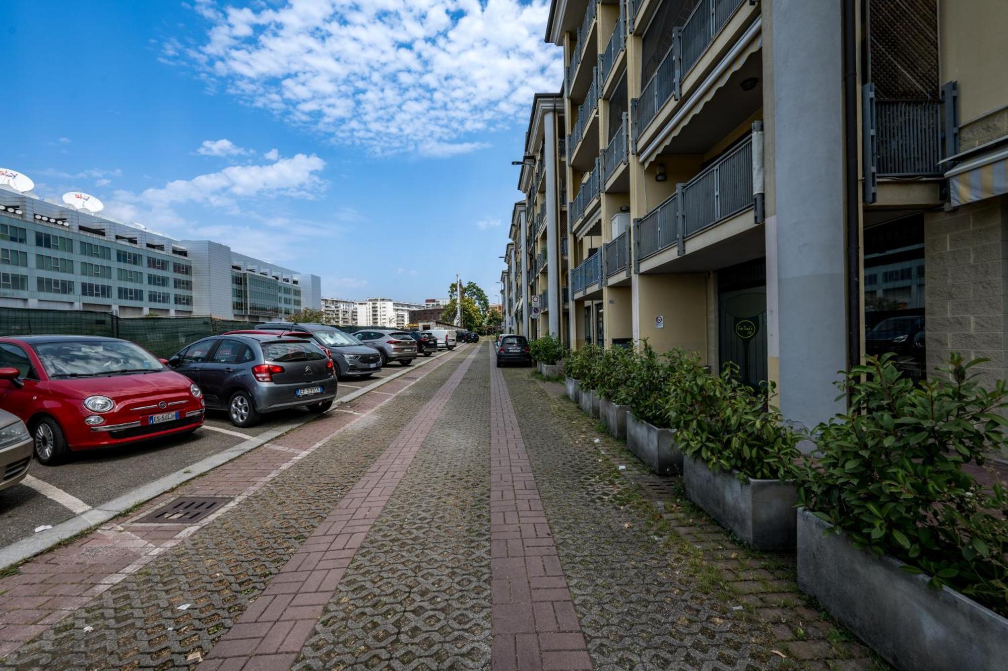 Cozy Suite Rogoredo Apartment Next To The Metro And Train Station Mailand Exterior foto